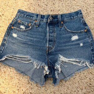 Levi’s 501 Medium Wash Denim Shorts – Vintage Fit